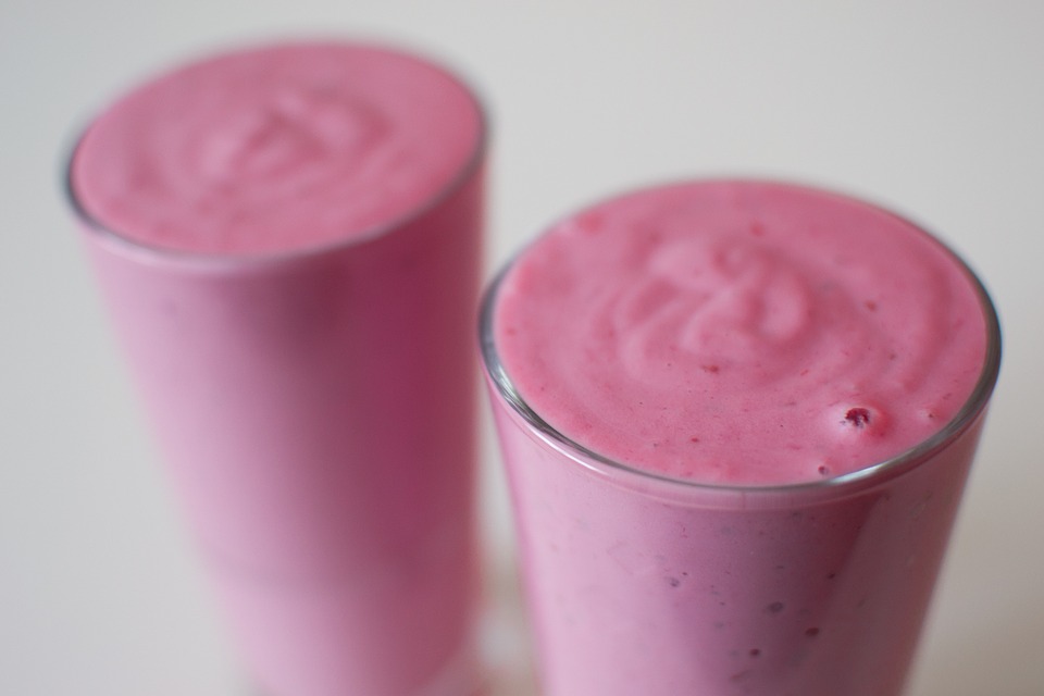 Gyümölcs-smoothie cseresznyével