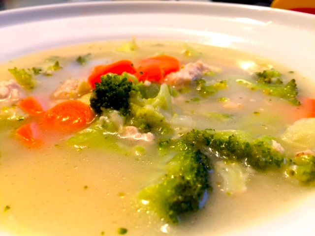 Sajtos brokkolileves